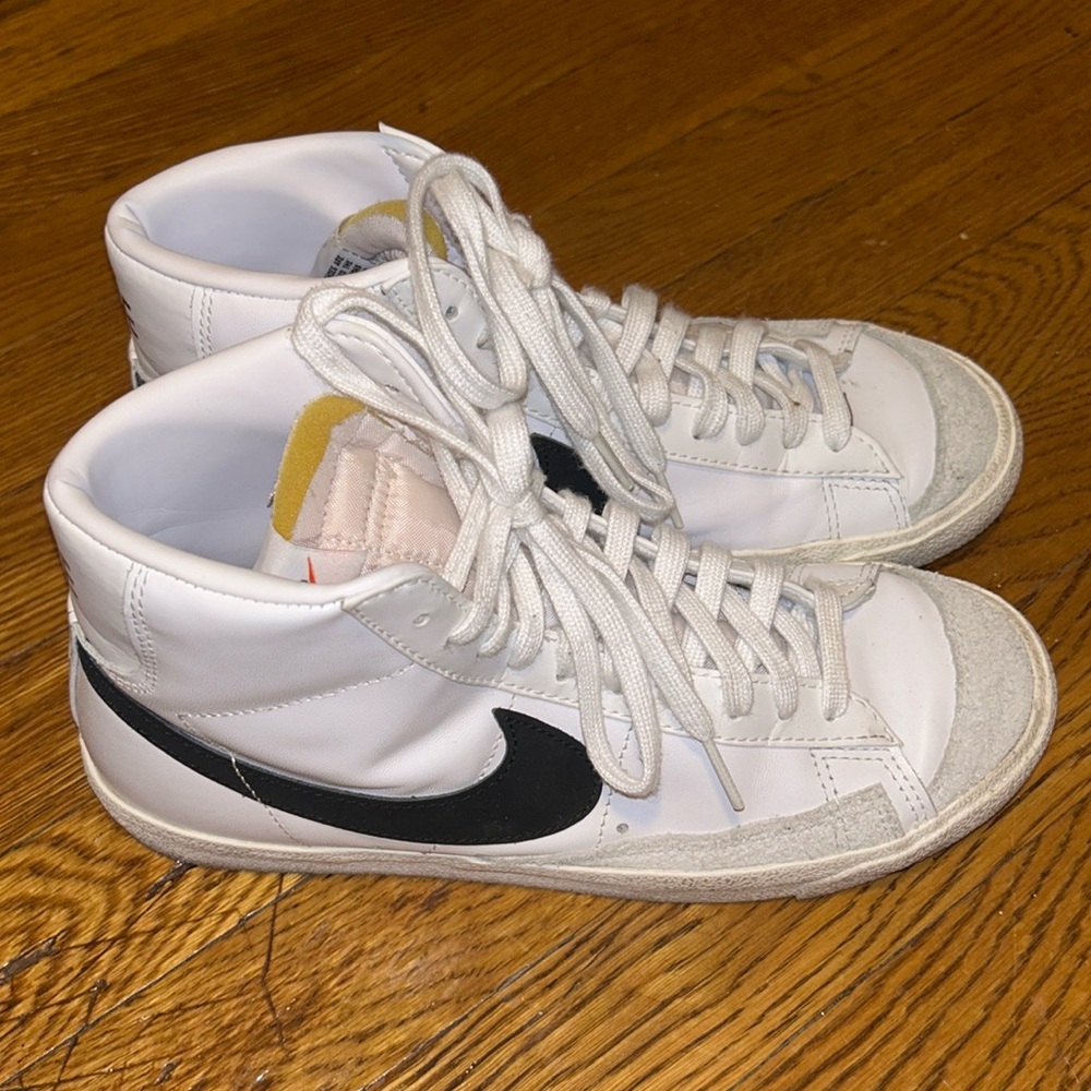 Nike Blazer Mid shoes